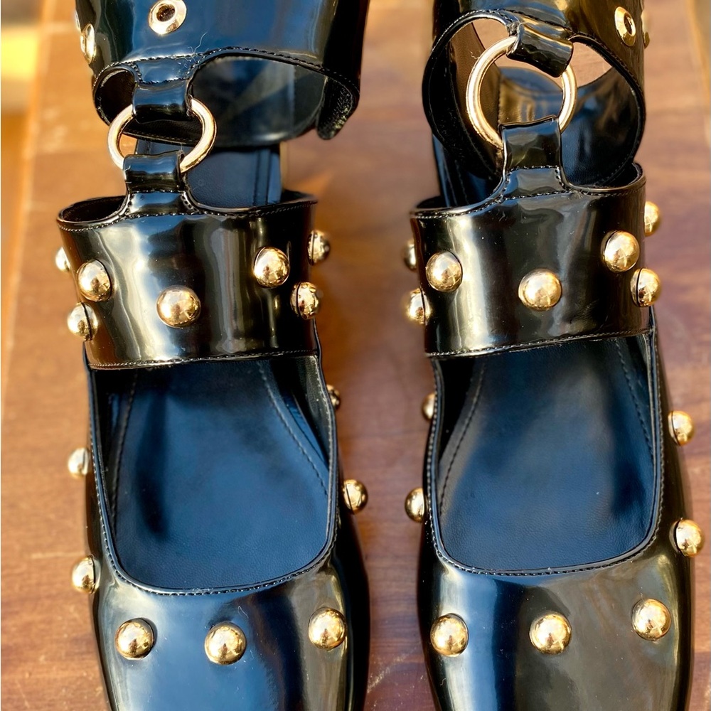 Chlo’e inspired sandals Elegant Black and Gold Women's flats new(worn once